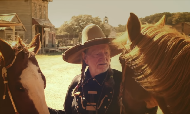 Willie Nelson Rescues 70 Horses From The Slaughterhouse And Sets Them Free
