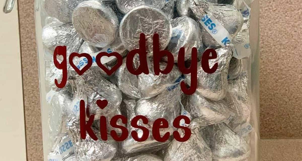 Alabama animal hospital gives “goodbye kisses” to dogs before they are put to sleep